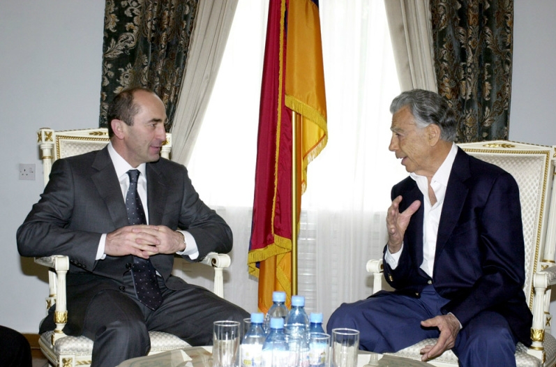 Президент Армении встречается с меценатом Кирком Киркоряном