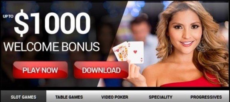 Очаровательная блондинка демонстративно показывает деньги и предлагает игрокам принять у4частие в бонусной политике казино