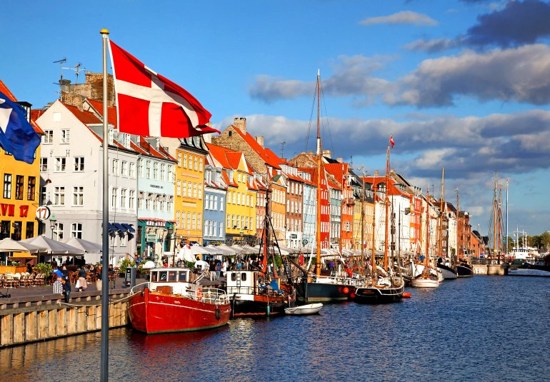 Флаг Дании в Копенгагене