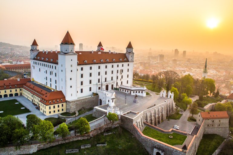 Вид на замок в Братиславе, Словакия