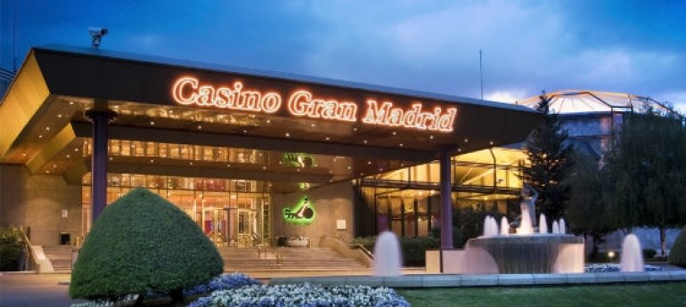Ночной вид на казино Gran Madrid