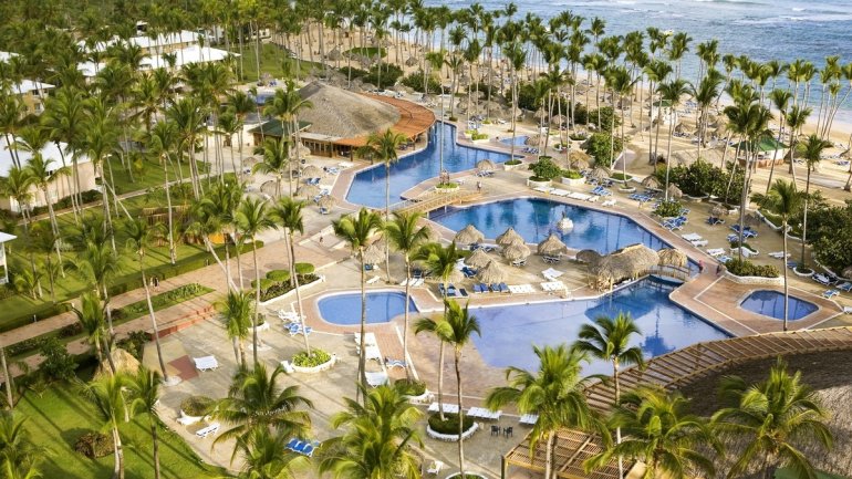 Вид сверху на территорию отеля Sirenis Punta Cana в Домиинкане