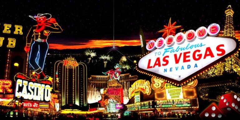 Светящиеся фасады казино Лас-Вегаса