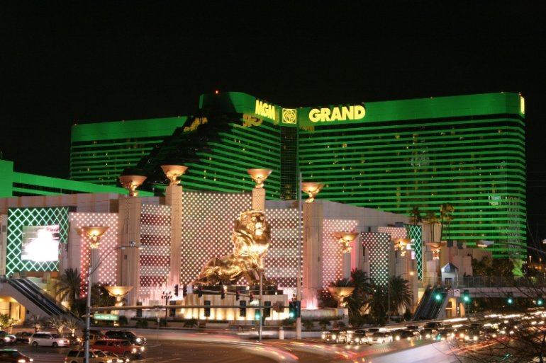 Ночной вид на MGM Grand Hotel