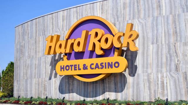 Десятилетние споры по проекту казино Hard Rock в Каталонии
