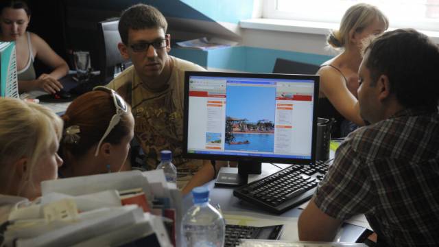 Сотрудник-игроман сбежал из России, разорив турфирму, в которой работал