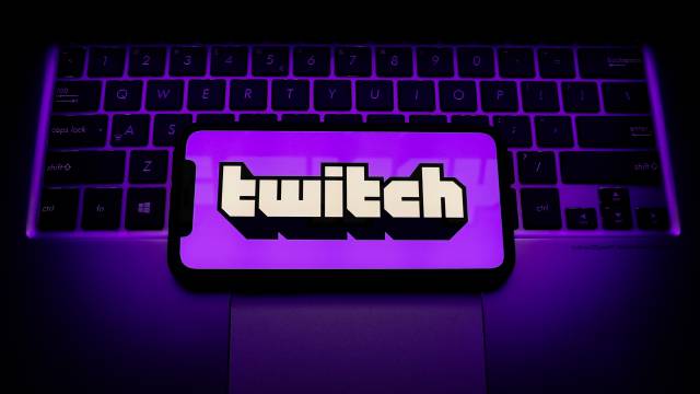 Трансляции азартных игр на Twitch: то запреты, то отказы от них