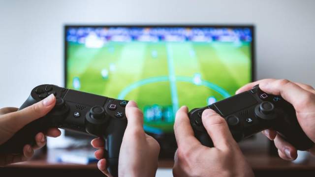 Желание Sony: геймеры во время игр должны сидеть прямо